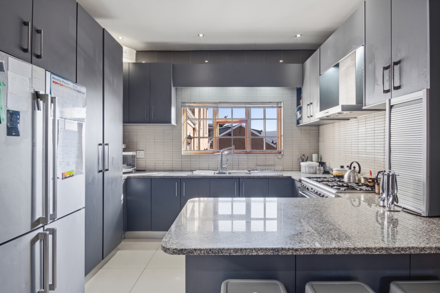 8 Bedroom Property for Sale in Walmer Estate Western Cape